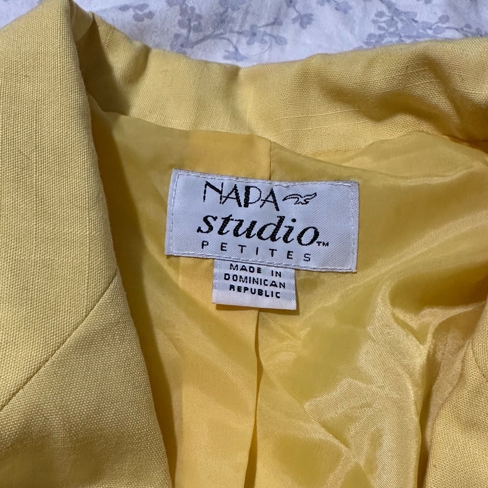 Napa studios women’s yellow blazer